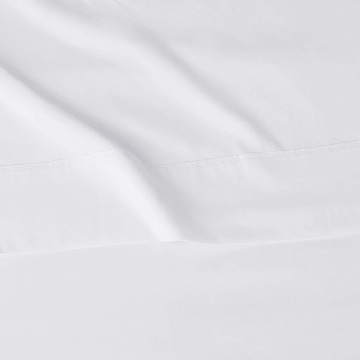 Amazon Basics - 4 Piece Microfiber Lightweight Wrinkle-free Bed Sheet Set, Super Soft Easy Care, 14'' Deep Pockets, Queen, Bright White, Solid